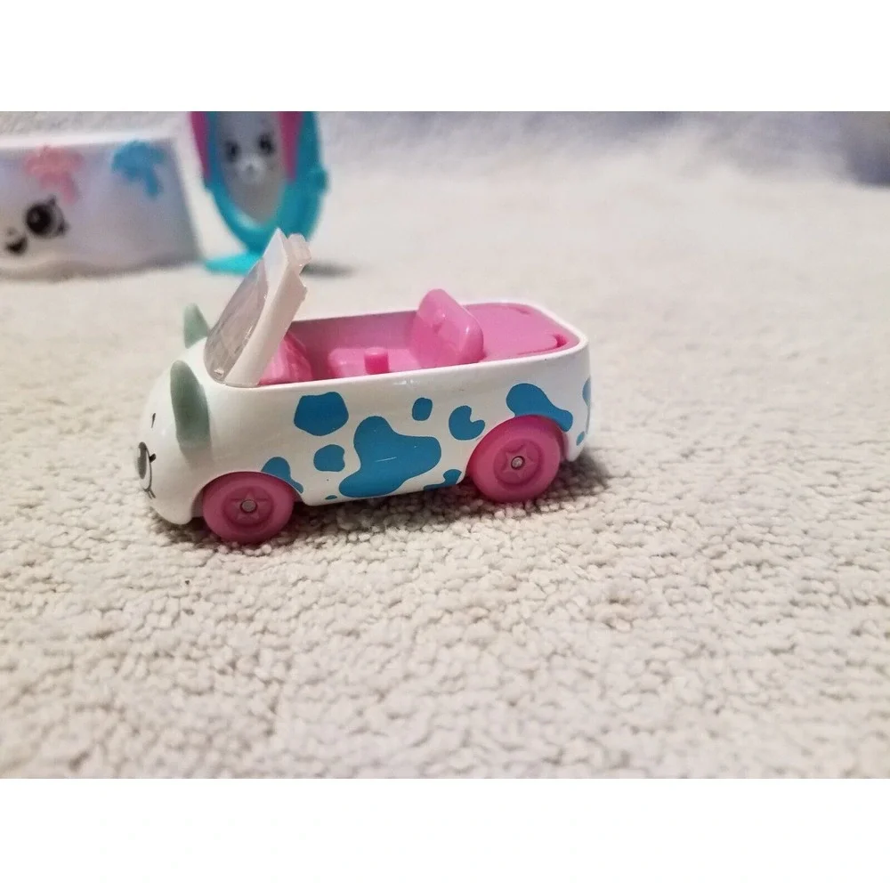 Lot‎ 9 items Shopkins Ice cream parlor and kitty dinner party